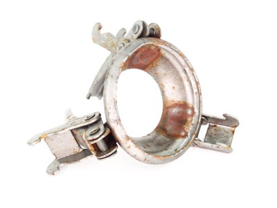 Crna metalna ženka 3-kuke kačaljka, prečnik 100mm (Ferrari)